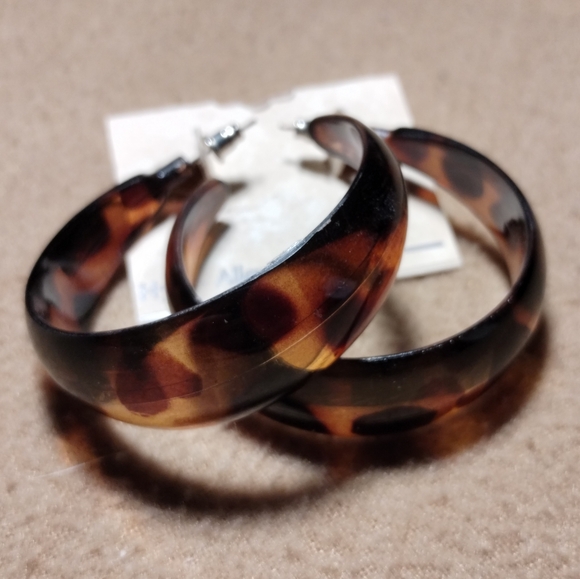 Hoop earrings with leopard print - Picture 4 of 9